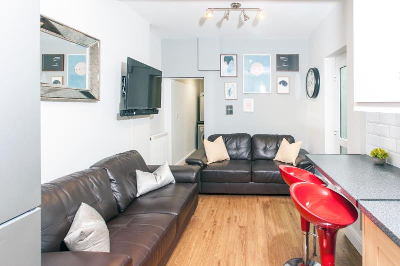 128 Inverness Place