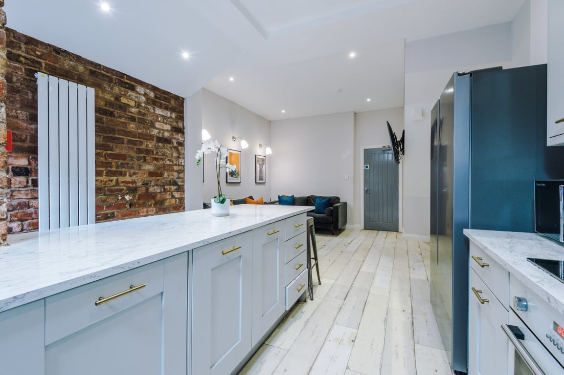 27 Woodcroft Road