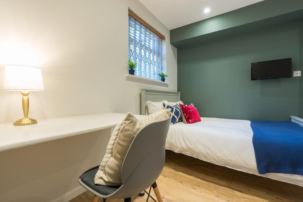 15b Larkdale Street
