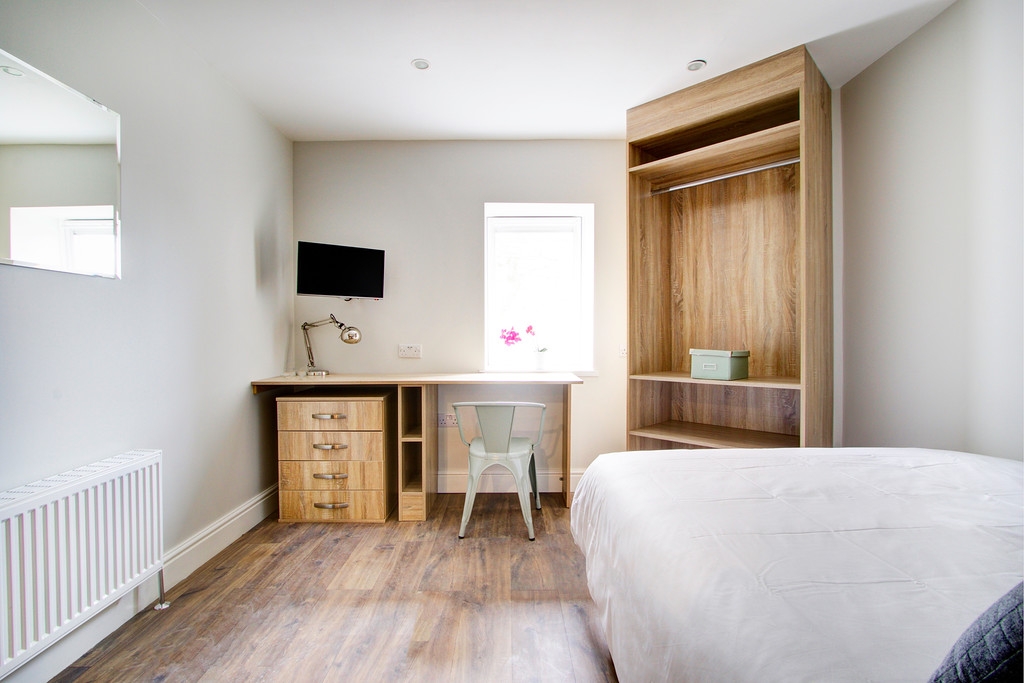 Flat R, Park View