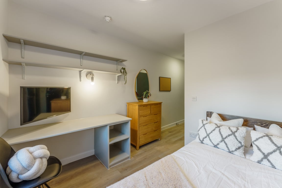Flat 10, Isca Lofts