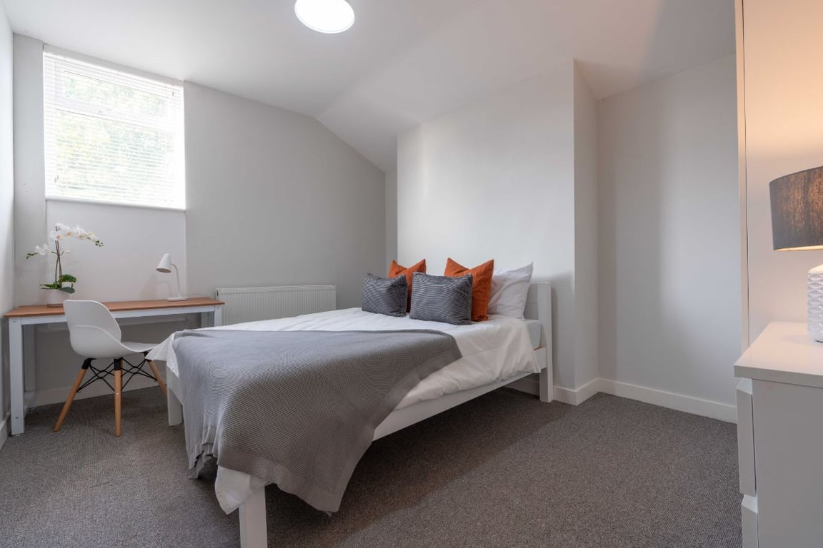 Flat D, 113 Portland Road