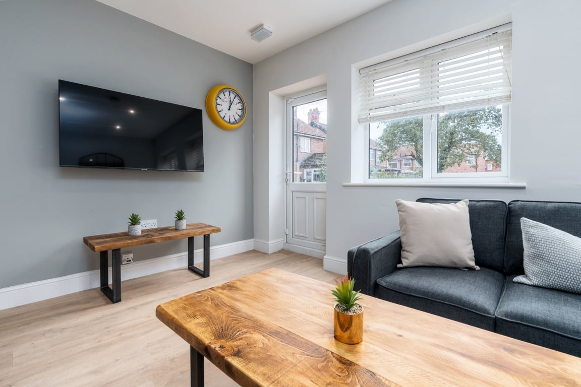8 Holcombe Road