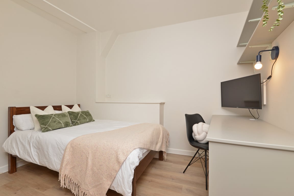 Flat 6, Isca Lofts