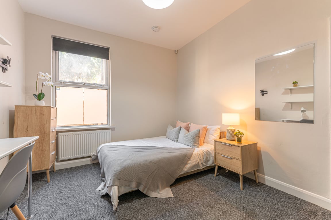 8 Kimbolton Avenue