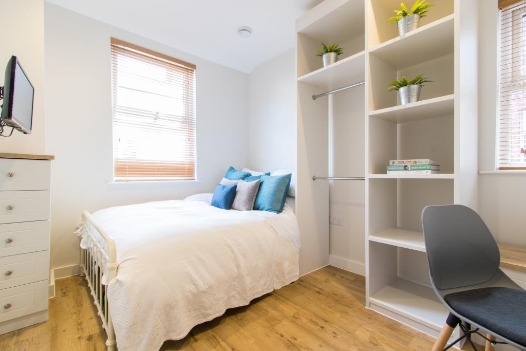 38 Woodcroft Road