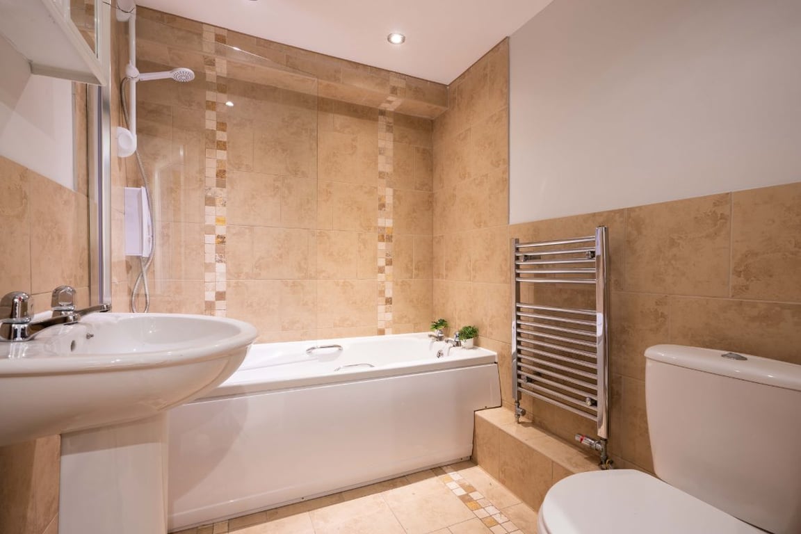 Flat 3 Shiners Yard, 123 Jesmond Road