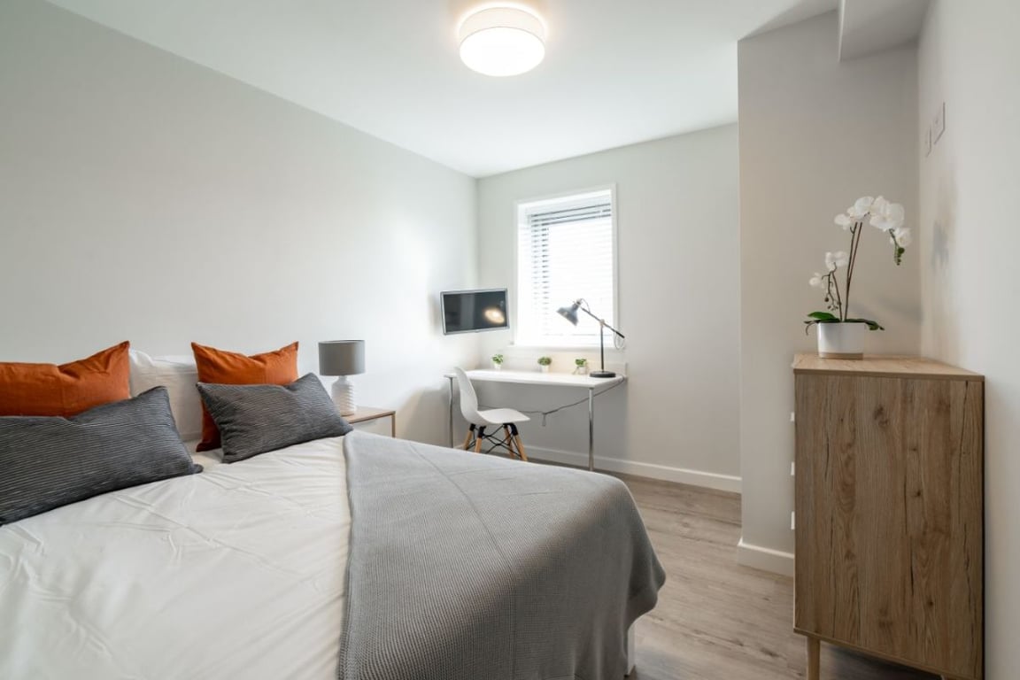 Flat 10 The Square, 1 Falconar Street