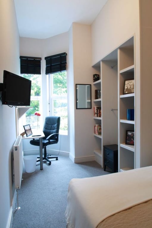 Flat 1, 154 Woodsley Road