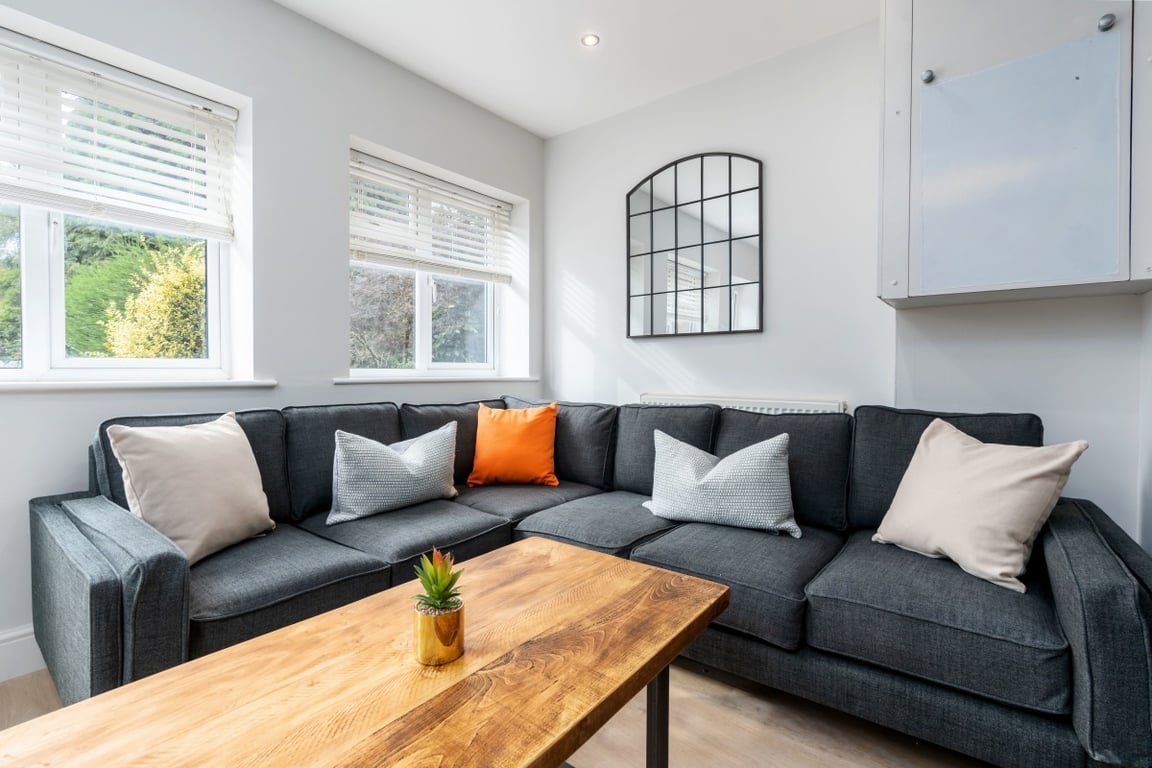 8 Holcombe Road