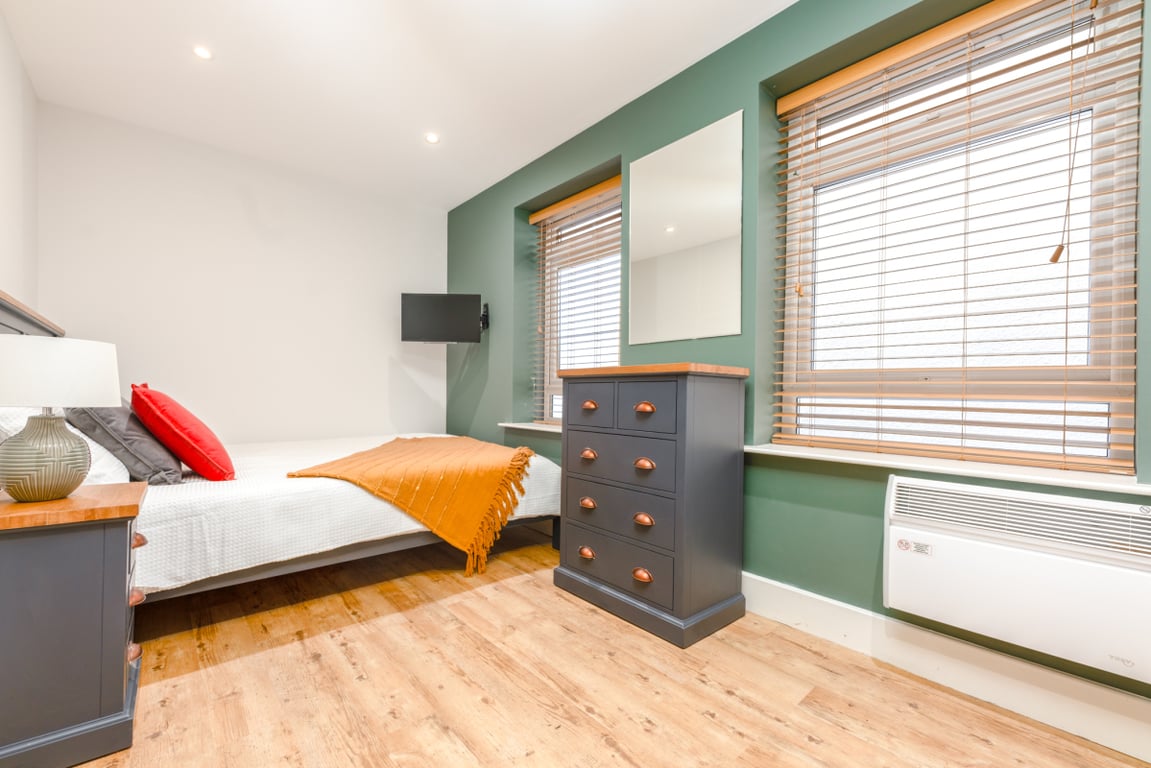 Flat 1, 122 Walter Road