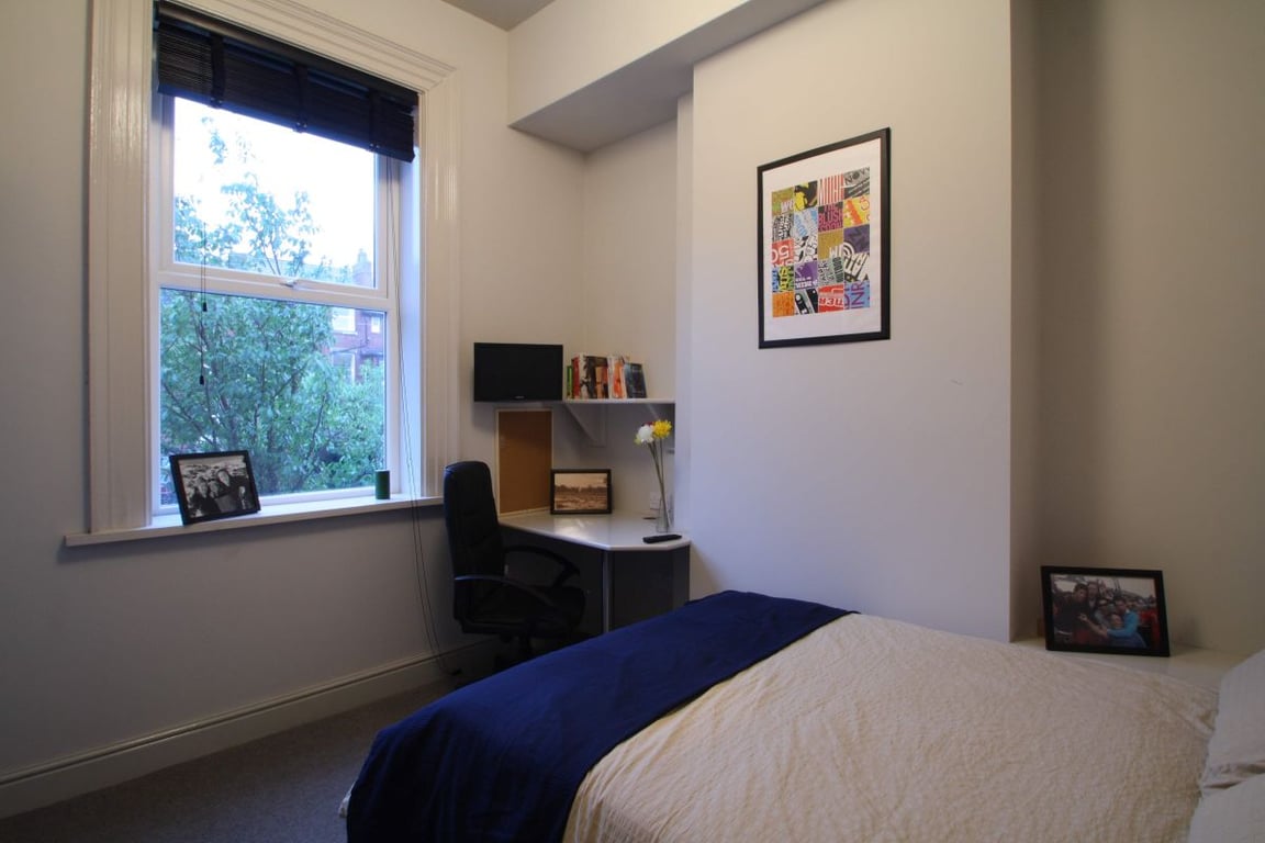 Flat 1, 154 Woodsley Road