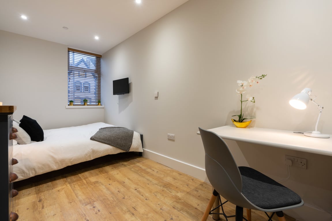 Flat 2, 126 Walter Road