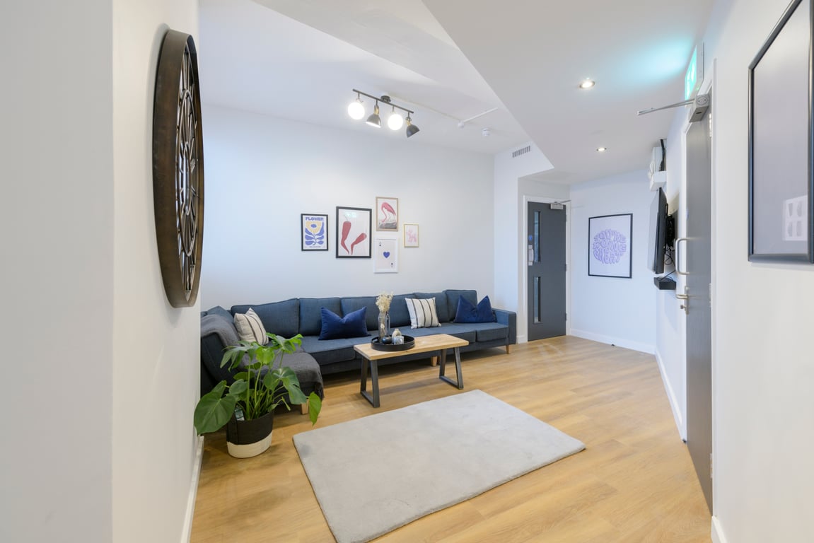 Flat 10, TW1X