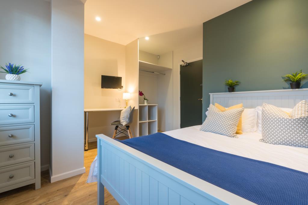 15b Larkdale Street