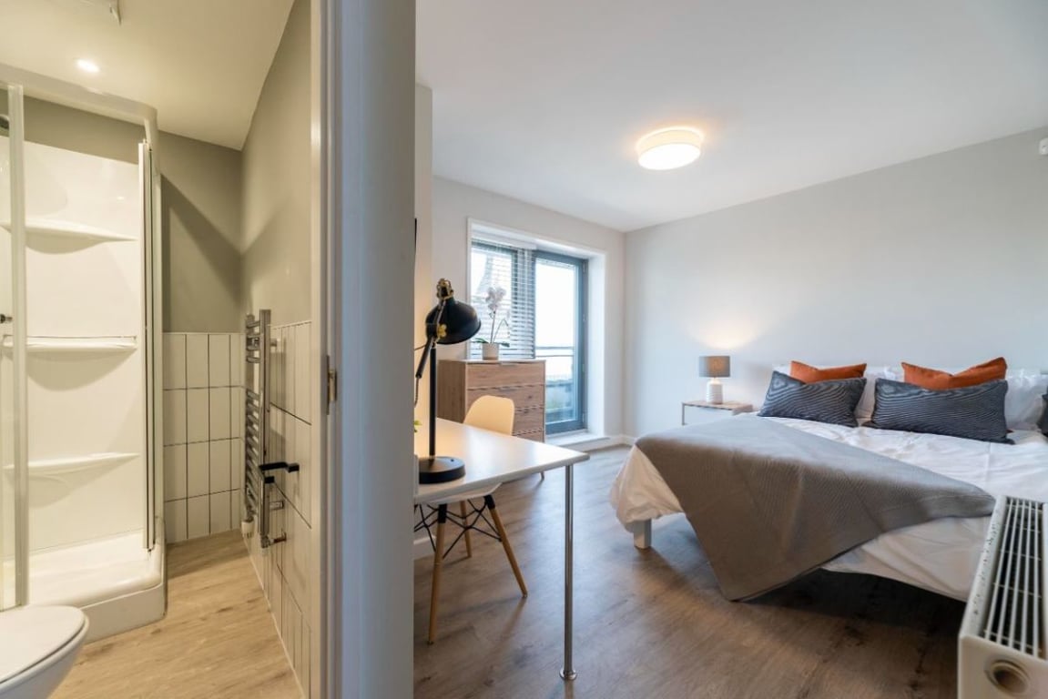 Flat 10 The Square, 1 Falconar Street