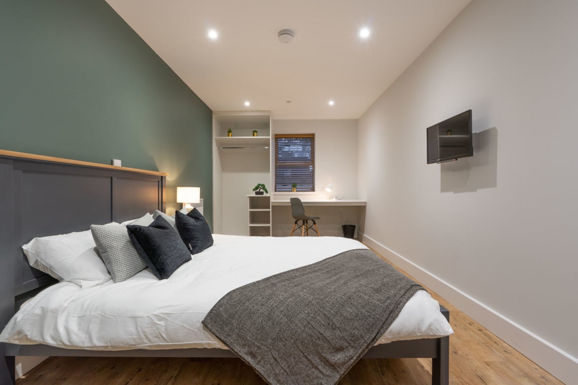 Flat 2, 126 Walter Road