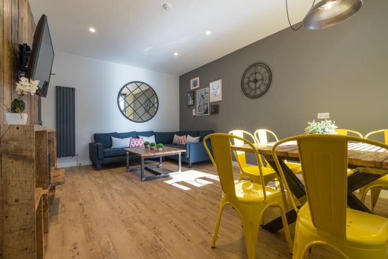 48 Woodcroft Road