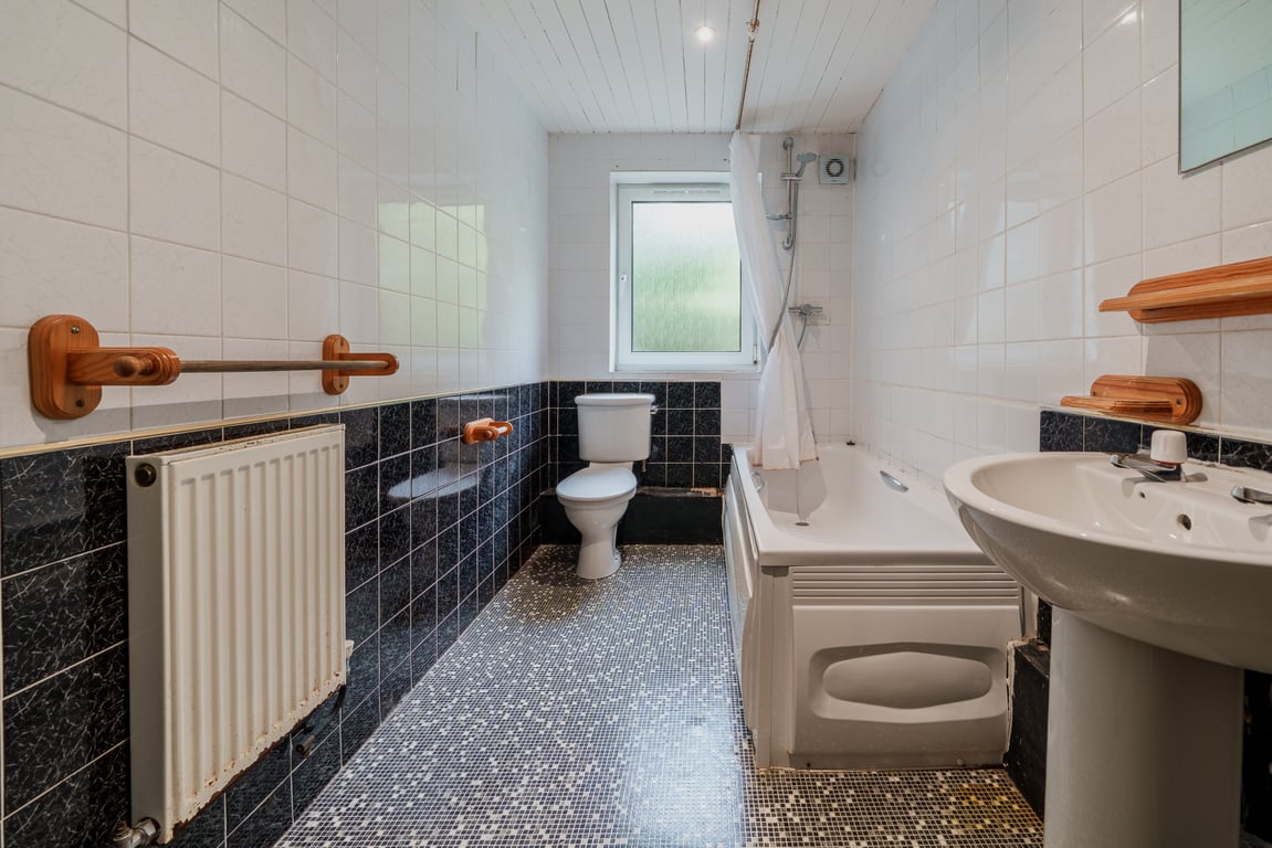 Flat 8, Newton House