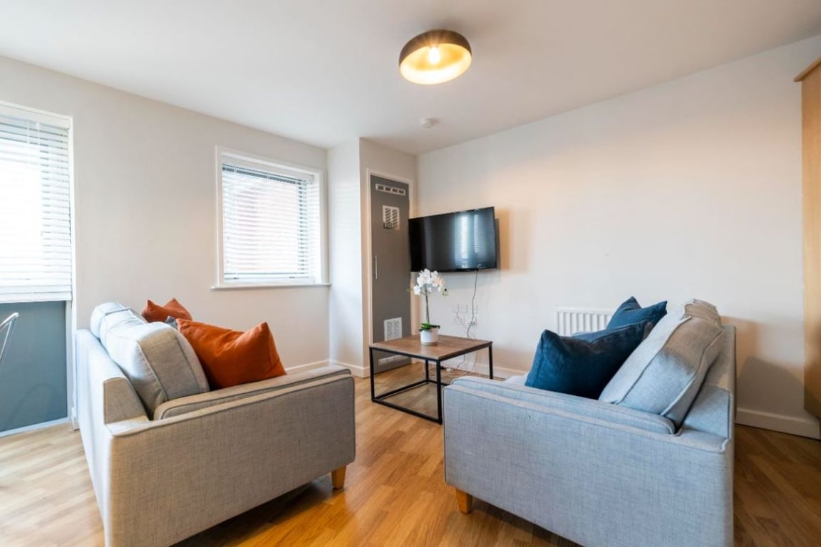 Flat 9 The Square, 1 Falconar Street