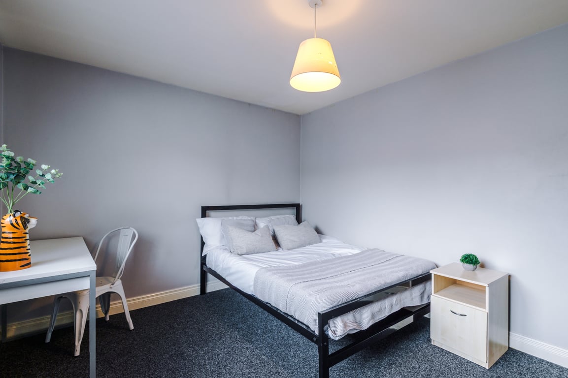 Flat 5, Newton House