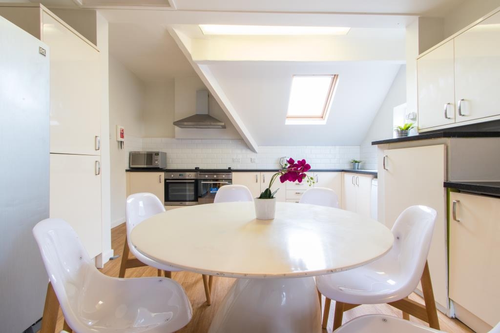 Flat 4, 17 Ladybarn Road