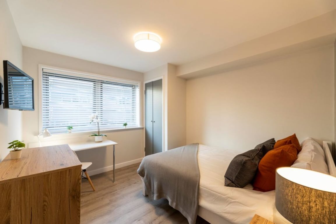 Flat 2 The Square, 1 Falconar Street