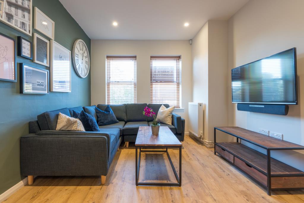 15b Larkdale Street