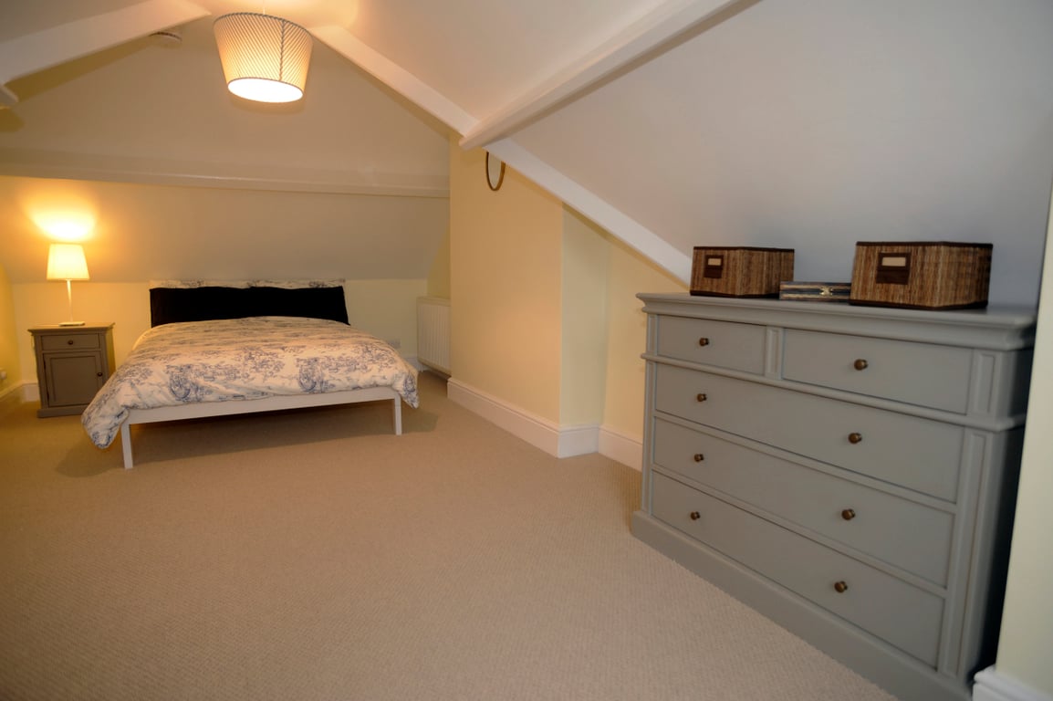 11 Old Tiverton Road
