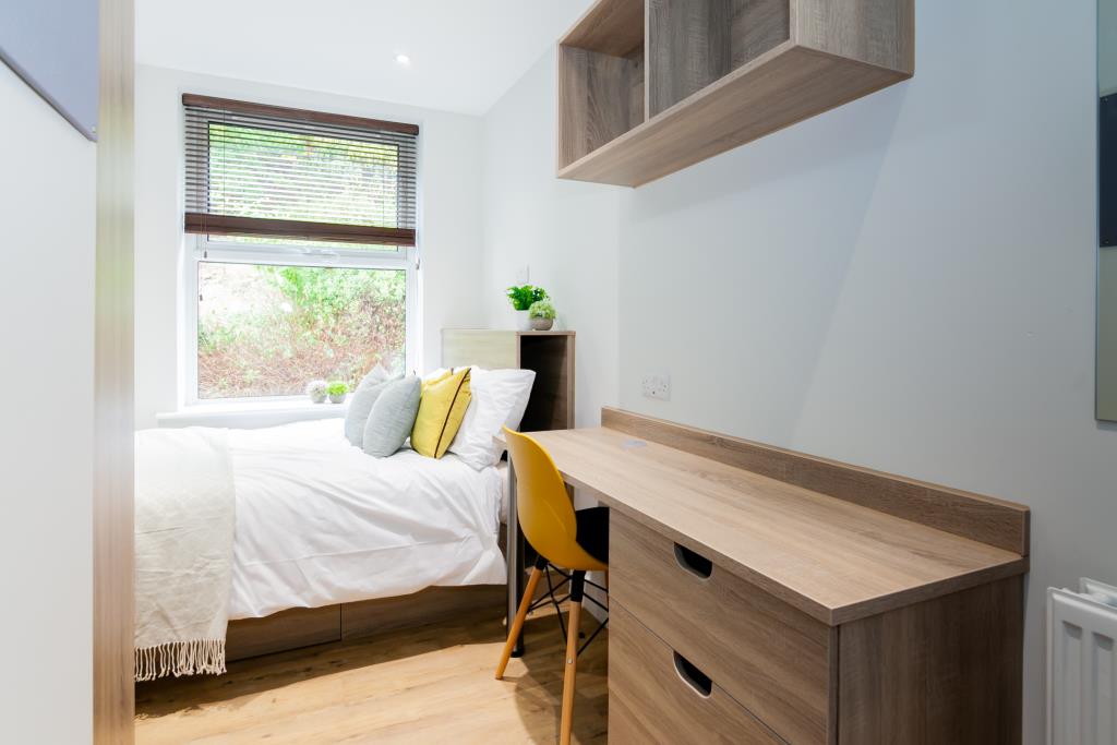 Flat 5, 42 Bankfield Road