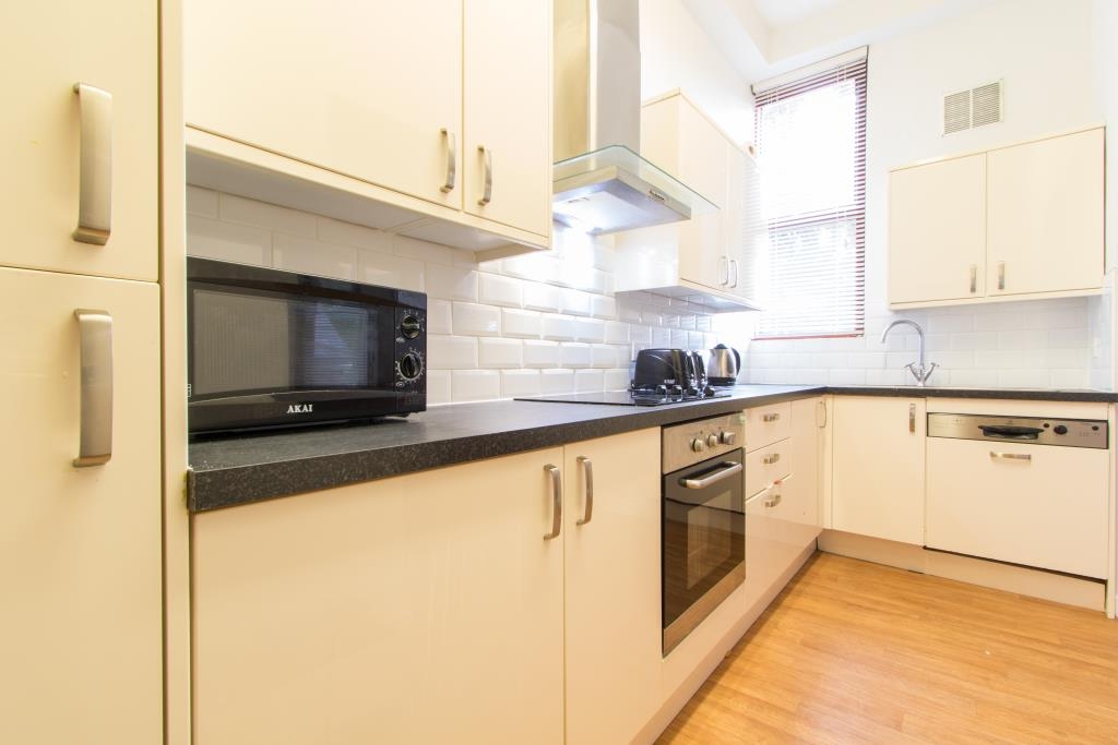 Flat 2, 17 Ladybarn Road