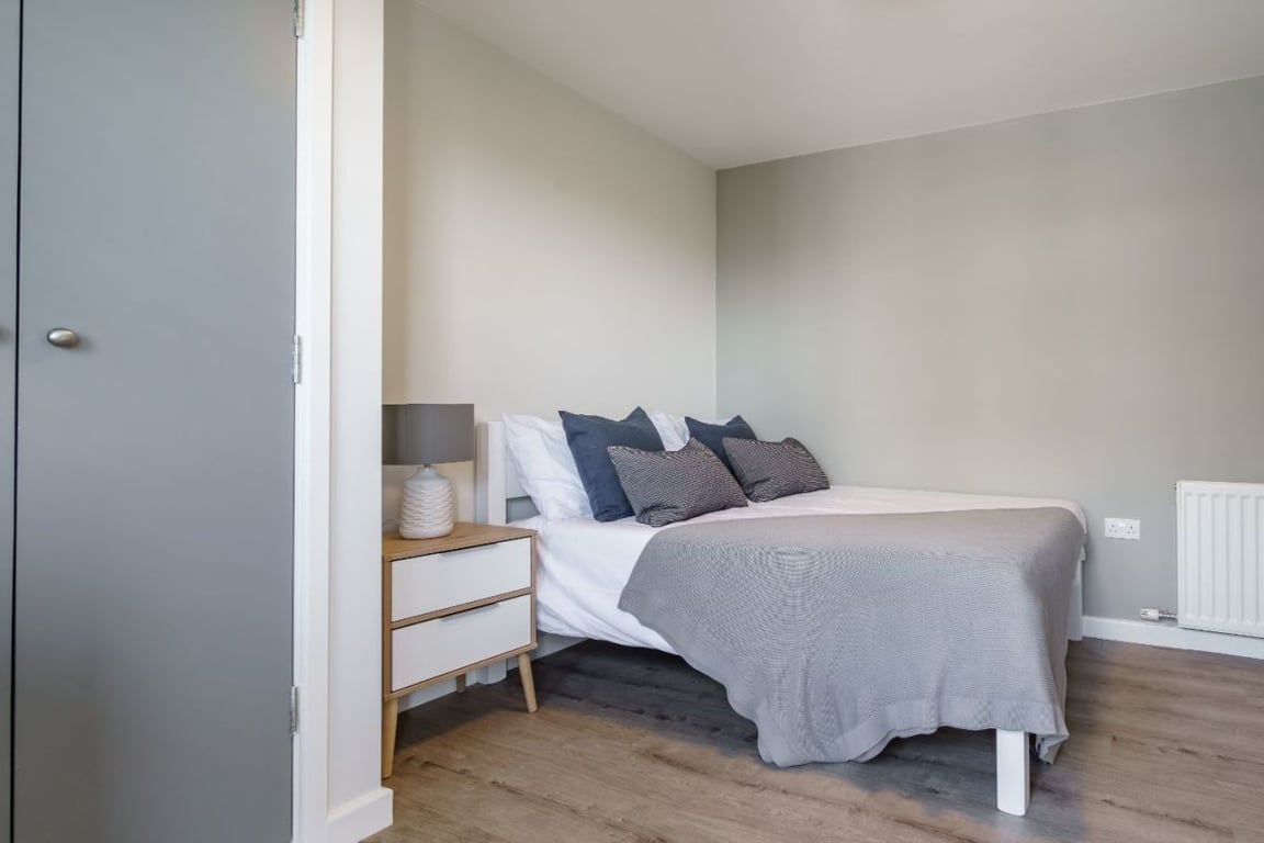 Flat 10 The Square, 1 Falconar Street