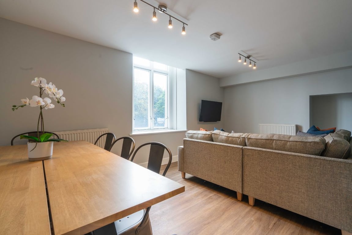 Flat 3 Shiners Yard, 123 Jesmond Road