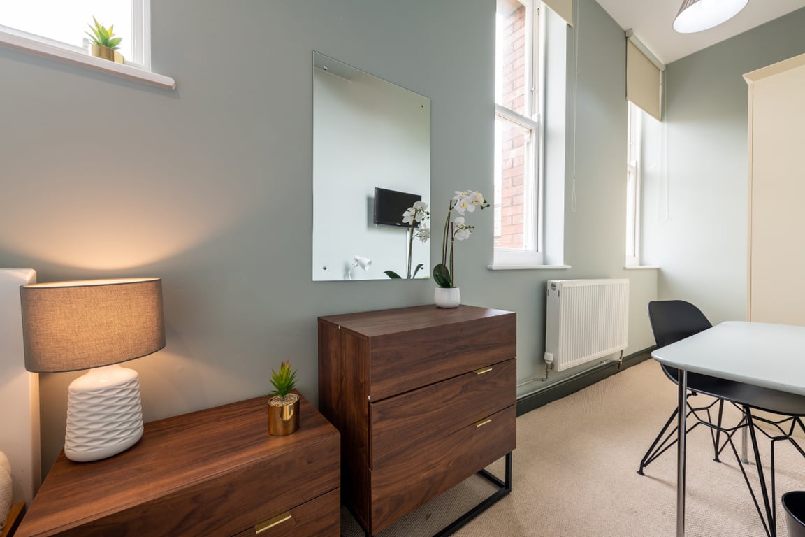 Flat S Bishop Blackall School
