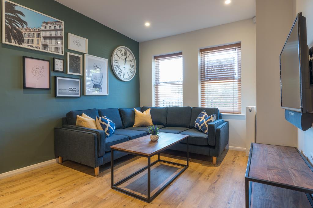 17b Larkdale Street