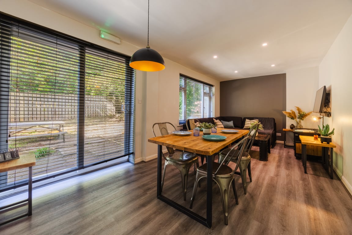 17 Laburnum Avenue