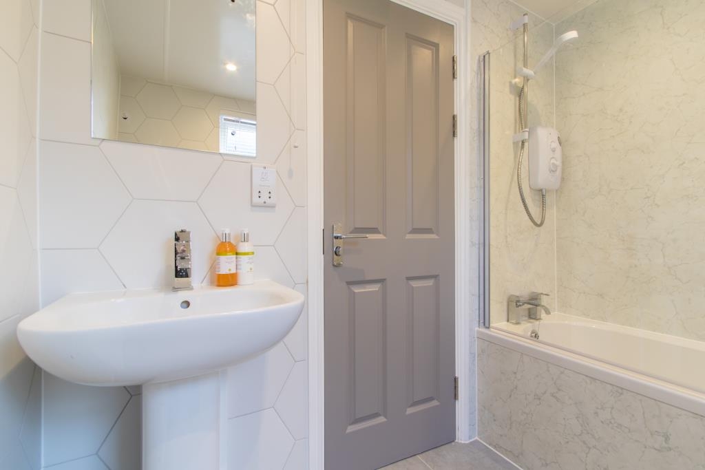 64 Thornycroft Road