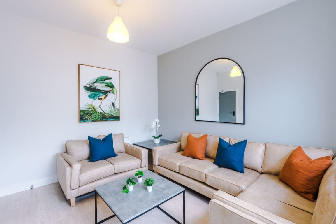 32 Cawdor Road