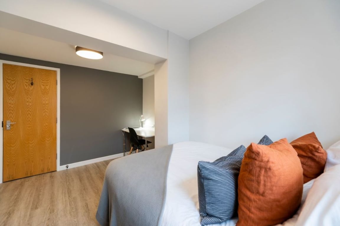 5a Selborne Gardens