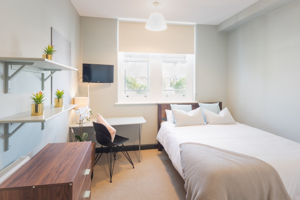 Flat L Bishop Blackall School