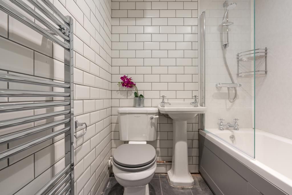 15b Larkdale Street