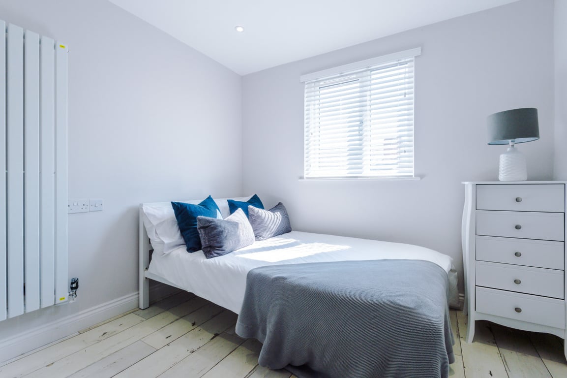 27 Woodcroft Road