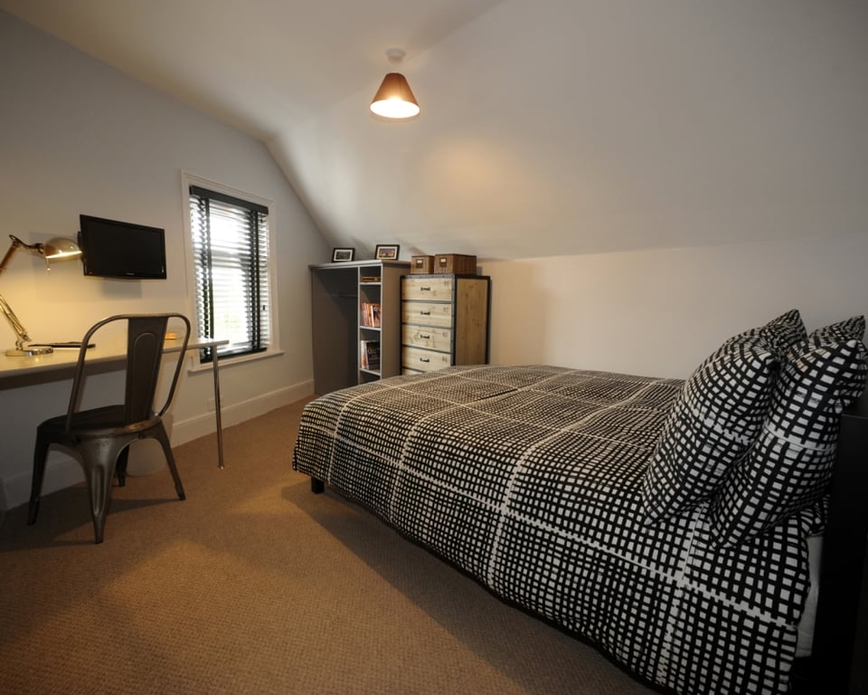 1 Iddesleigh Road