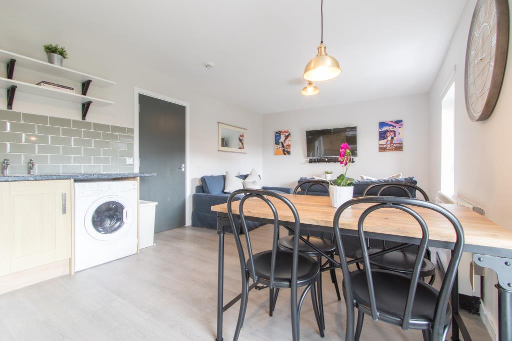Flat 2, 6 Morrison Circus