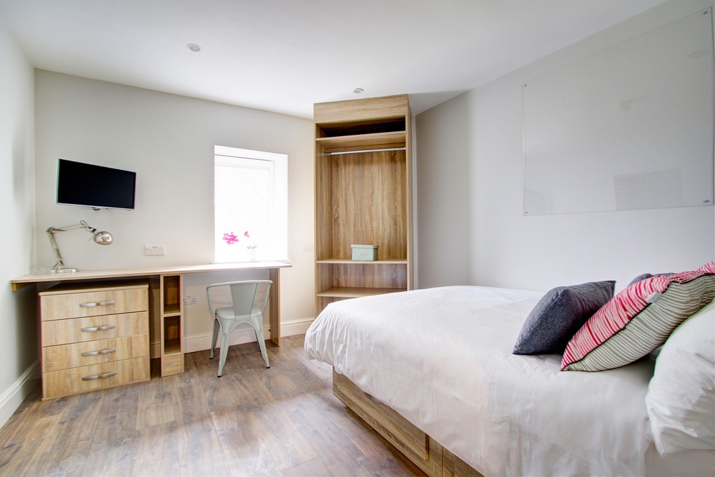 Flat R, Park View