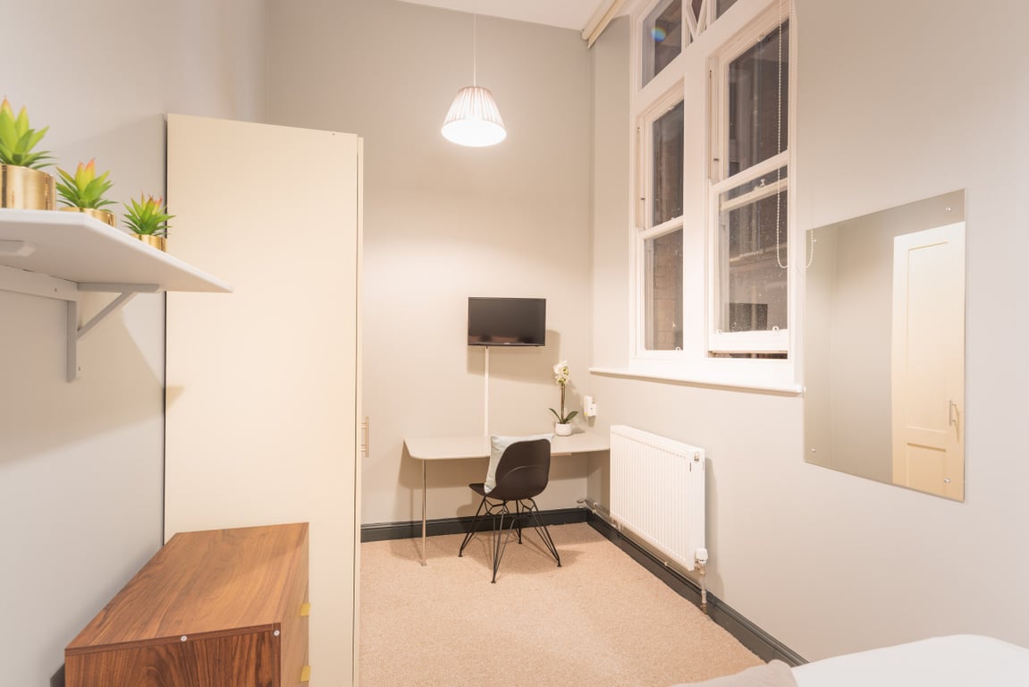 Flat B Bishop Blackall School