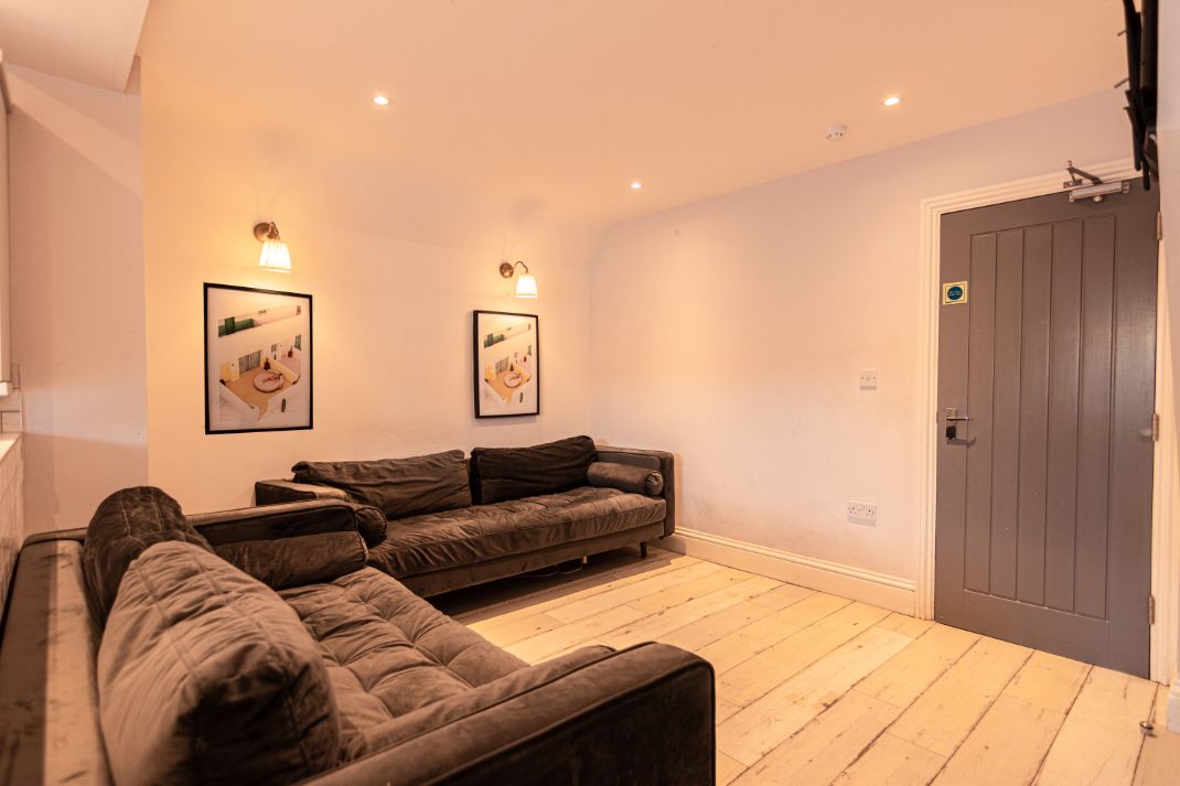 85 Thornycroft Road