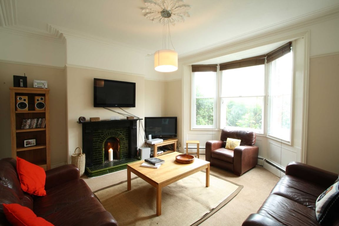 28 Powderham Crescent