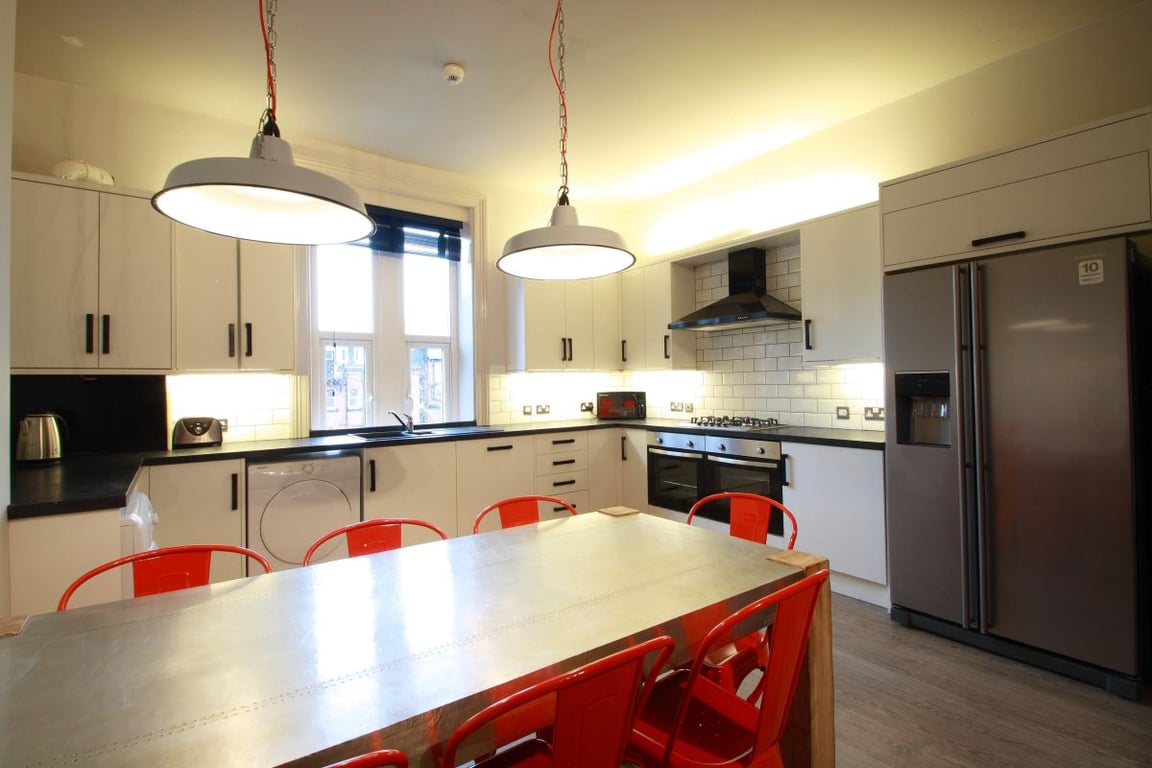Flat 2, 154 Woodsley Road