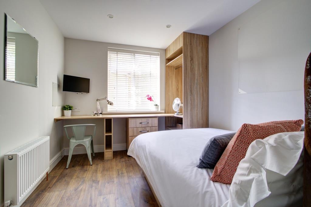 Flat E, Park View
